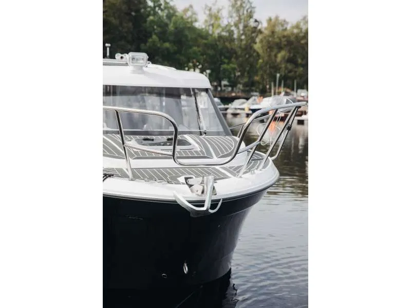 Пластиковая лодка Phoenix 700 Cabin, фото: 1