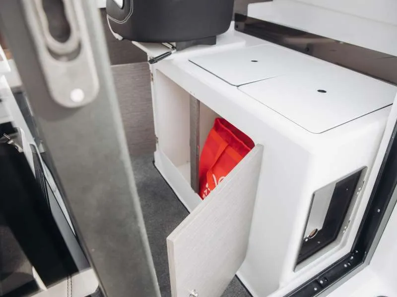 Пластиковая лодка Phoenix 700 Cabin, фото: 36