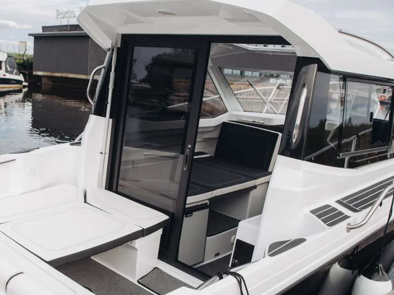 Пластиковая лодка Phoenix 700 Cabin, фото: 12