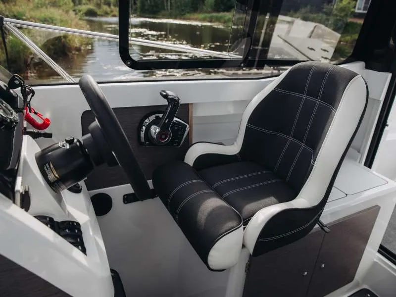 Пластиковая лодка Phoenix 700 Cabin, фото: 7