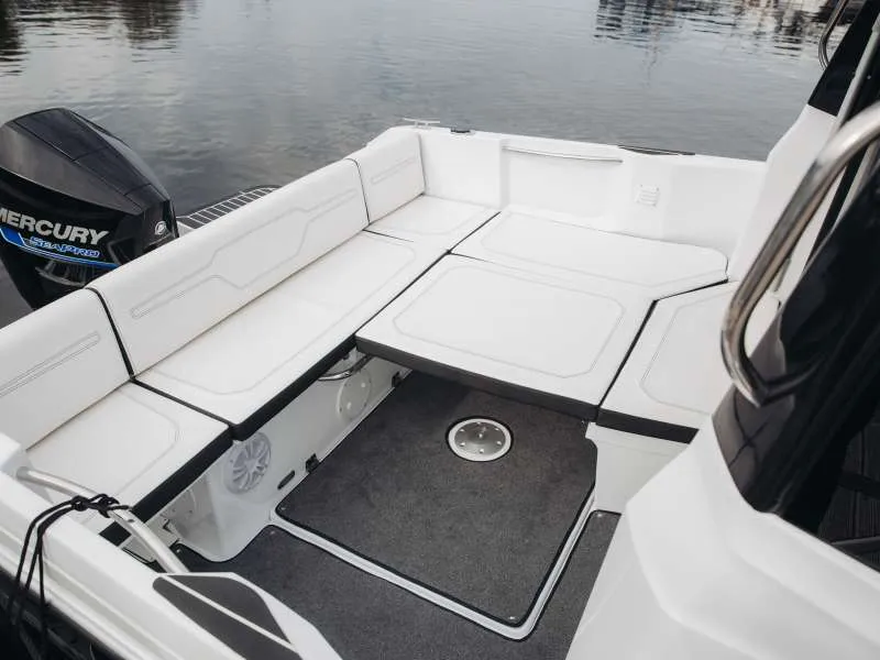 Пластиковая лодка Phoenix 700 Cabin, фото: 8