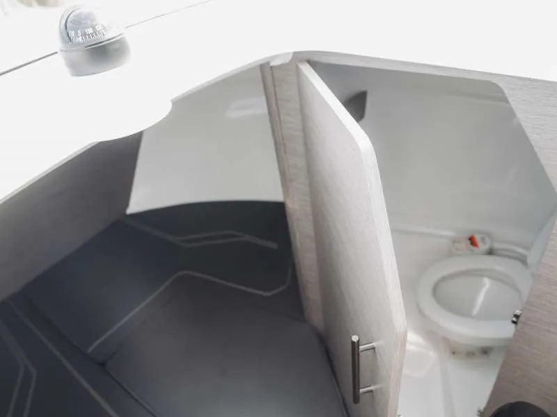 Пластиковая лодка Phoenix 700 Cabin, фото: 10