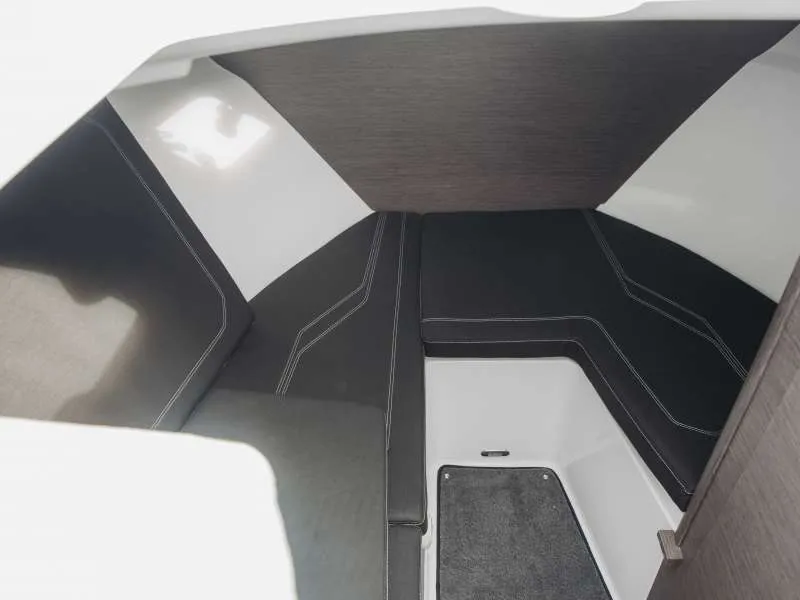 Пластиковая лодка Phoenix 700 Cabin, фото: 13