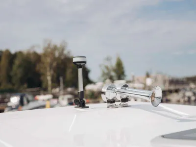 Каютный катер Phoenix 700 Cabin обложка