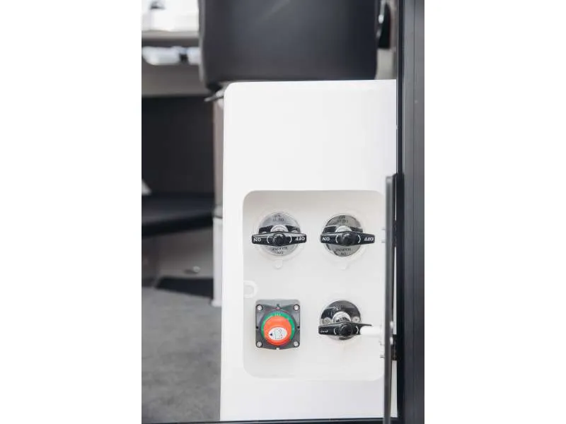 Пластиковая лодка Phoenix 700 Cabin, фото: 18