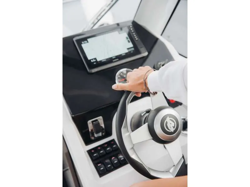 Пластиковая лодка Phoenix 700 Cabin, фото: 20