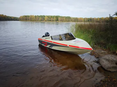 Лодка Striker GT