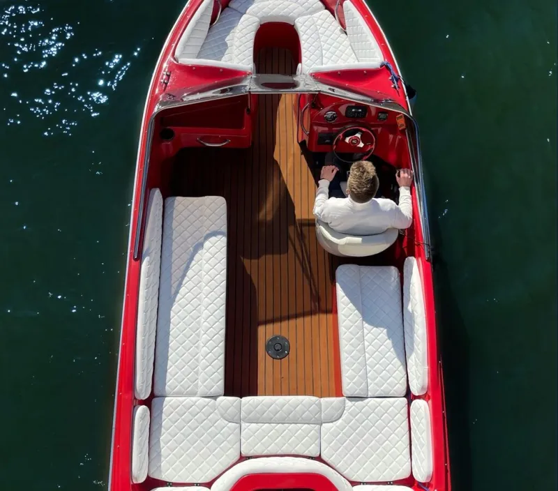 Моторная лодка Касатка VT 530 bowrider, фото: 6