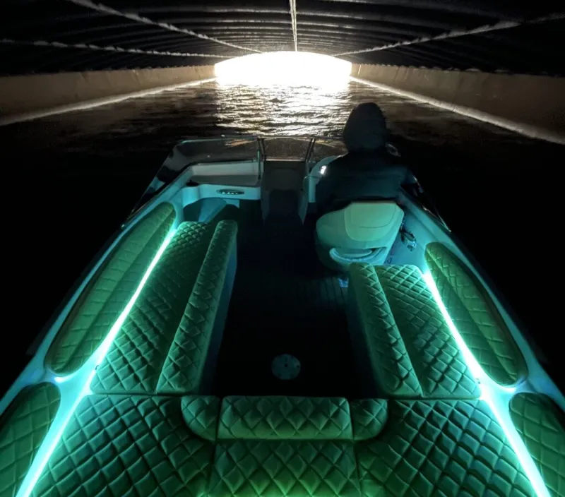 Моторная лодка Касатка VT 530 bowrider, фото: 17