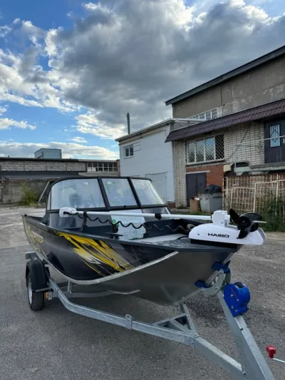 Лодка Спайдер 420 с двойной консолью