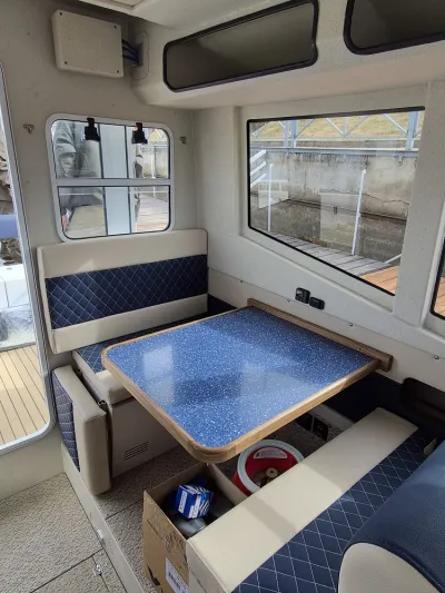 Лодка KF8 CAB Cruise