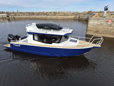 Лодка KF8 CAB Cruise