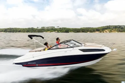 Лодка Катер Bayliner VR5 Cuddy