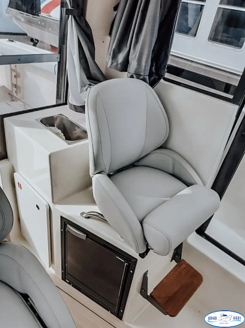 Quicksilver 705 Pilothouse, фото: 5