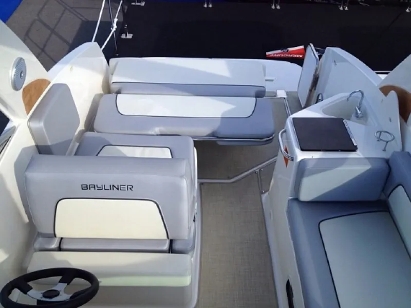 Кабинный катер Bayliner Ciera 8, фото: 6