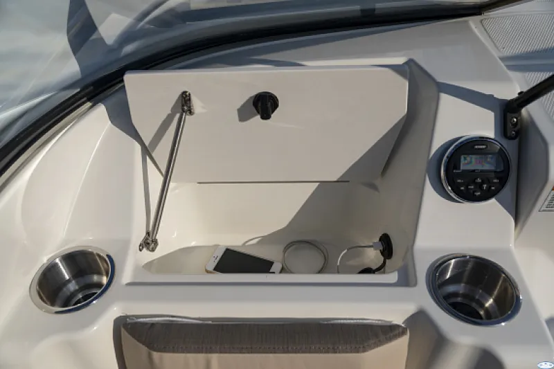Моторная лодка Катер Bayliner VR6 Cuddy, фото: 6