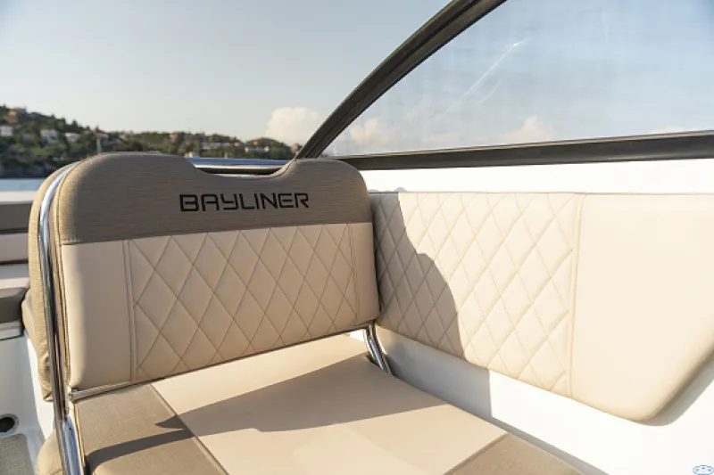 Моторная лодка Катер Bayliner VR6 Cuddy, фото: 5