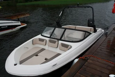 Катер Катер Bayliner VR4 OE обложка