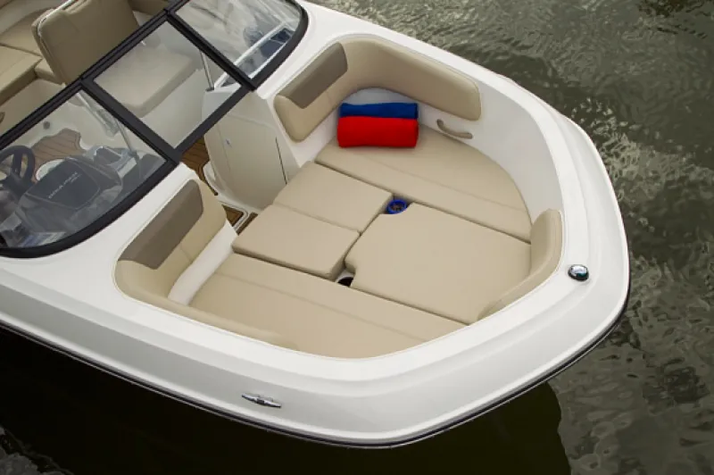 Кабинный катер Bayliner VR5 E, фото: 6