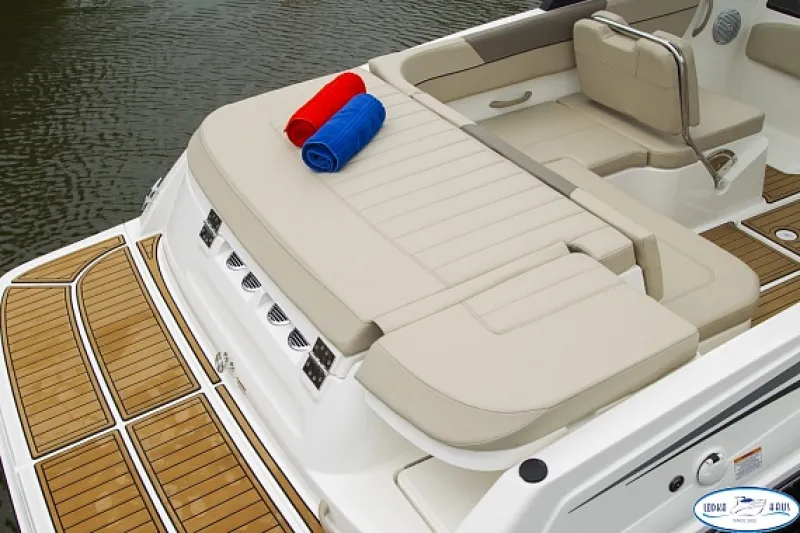 Кабинный катер Bayliner VR5 E, фото: 4