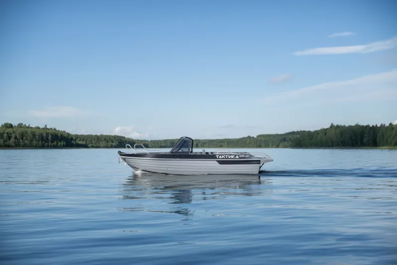 Дистанционная лодка Тактика 490 DC, фото: 3