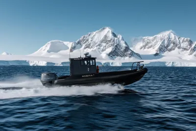 Пластиковая лодка Arctic-Dort 7,8 Cab обложка