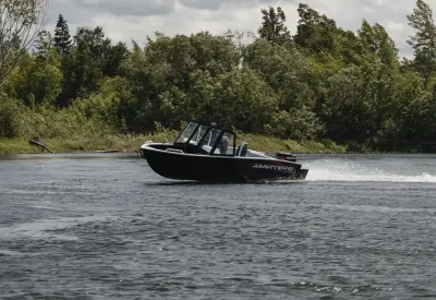 Каютный катер Амитекс 420 обложка