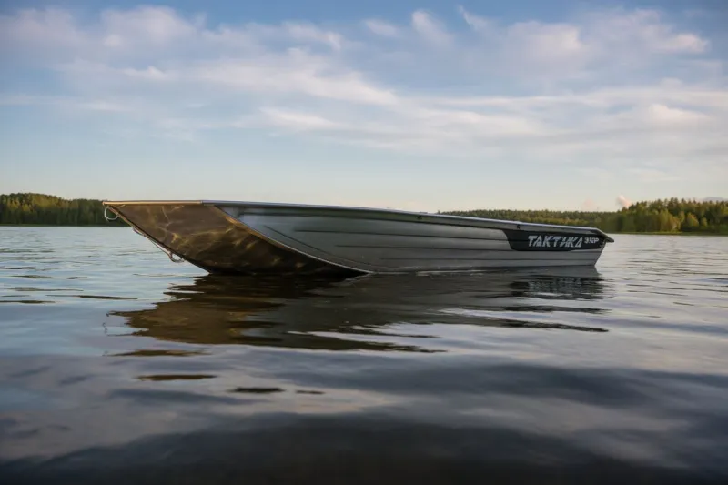 Дистанционная лодка Тактика 370, фото: 2