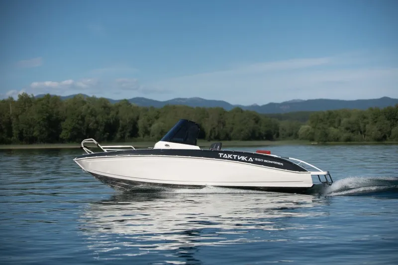 Дистанционная лодка Тактика 550 Bowrider, фото: 3