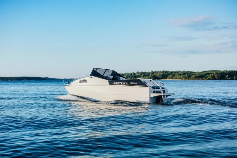 Дистанционная лодка Тактика 550 Cruise, фото: 1