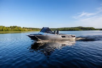 Дистанционная лодка Тактика 370 (Classic) обложка