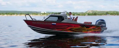 Лодка Салют-585 HT