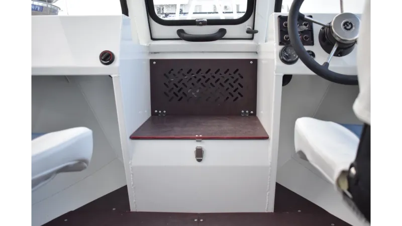 Алюминиевая лодка Неман-500 (закрытая рубка), фото: 4