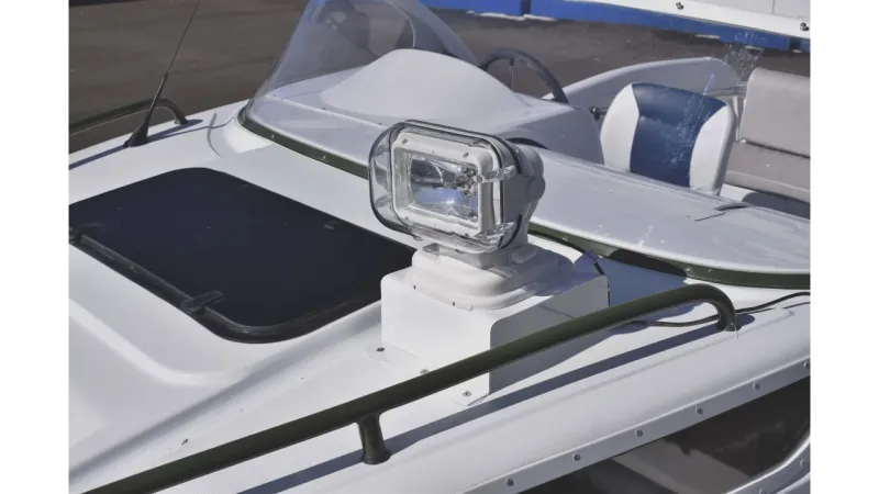 Алюминиевая лодка Neman-550 с каютой, фото: 5