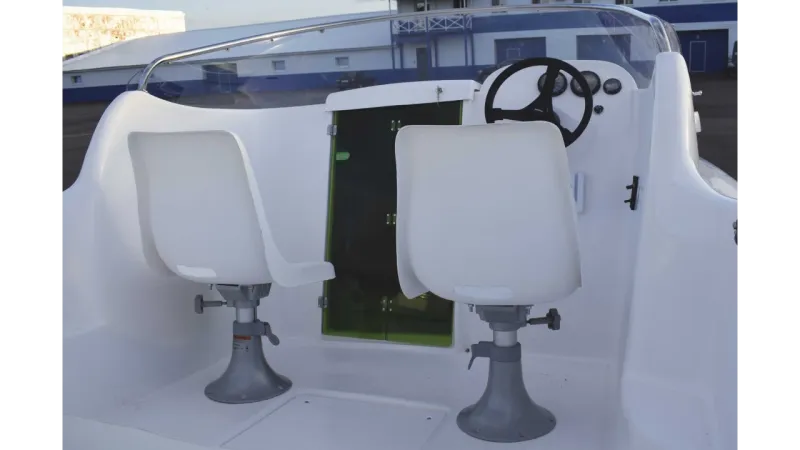 Катер Neman-530 с каютой, фото: 10