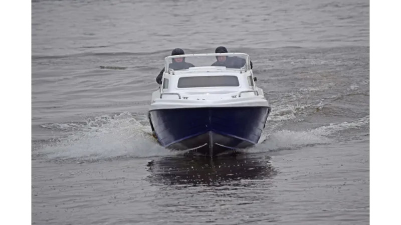 Стеклопластиковая лодка Neman-500 с каютой, фото: 11