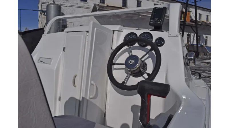 Стеклопластиковая лодка Neman-500 с каютой, фото: 5