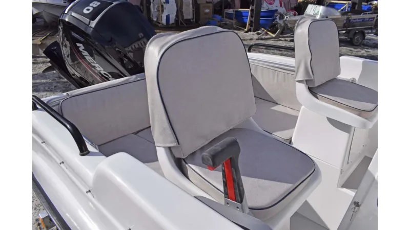 Стеклопластиковая лодка Neman-500 с каютой, фото: 4