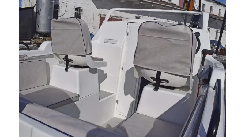 Стеклопластиковая лодка Neman-500 с каютой, фото: 3