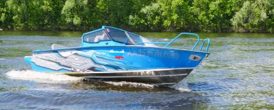 Лодка Салют 585 BR