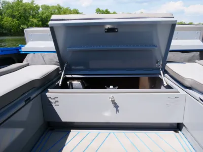 Лодка Салют 585 BR