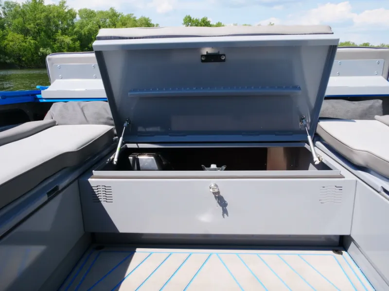 Катер Салют 585 BR, фото: 1