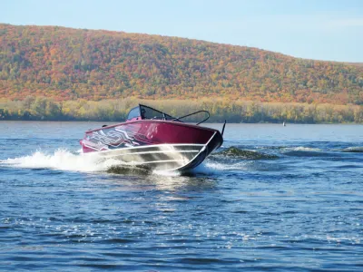 Лодка Салют 585 BD (BowDeck)