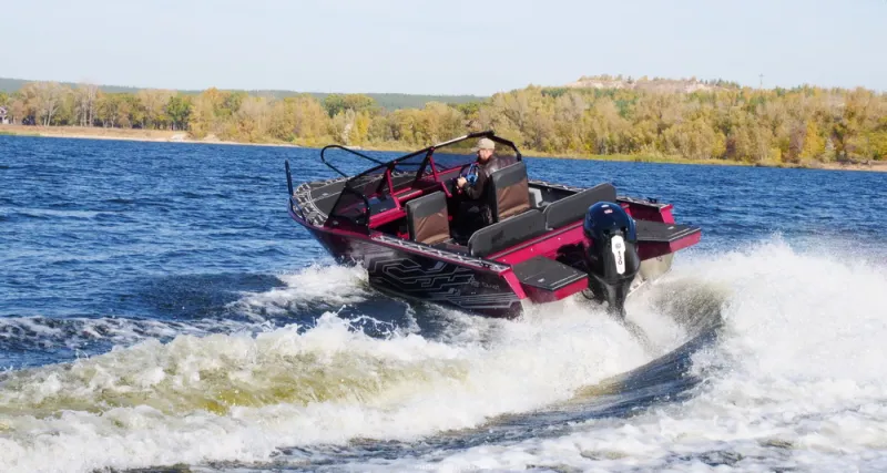 Пластиковая лодка Салют 585 BD (BowDeck), фото: 8