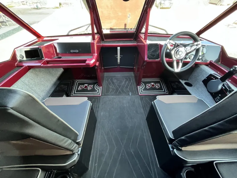 Пластиковая лодка Салют 585 BD (BowDeck), фото: 69