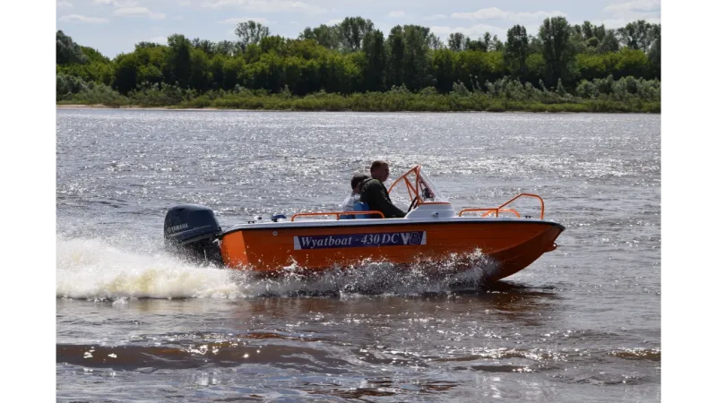 Стеклопластиковая лодка Wyatboat-430 DC, фото: 2