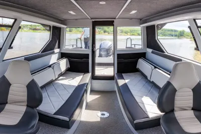 Каютный катер REALCRAFT 700 Cabin обложка