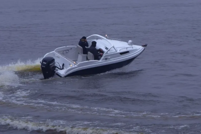 Стеклопластиковая лодка Neman-550 с каютой, фото: 35