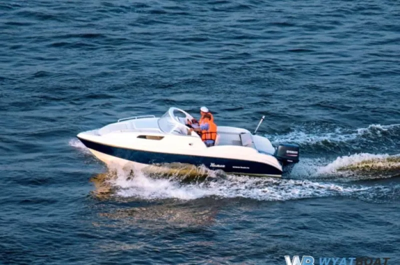 Стеклопластиковая лодка Neman-550 с каютой, фото: 32