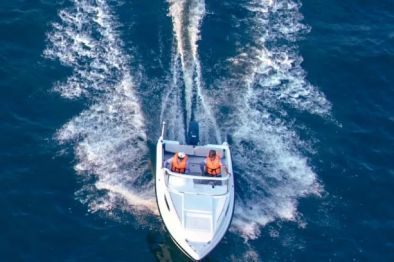 Стеклопластиковая лодка Neman-550 с каютой, фото: 31